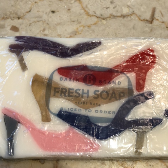 NWT Basin sliced to order artisan glycerin soap shoe inlay design & loofa - Picture 8 of 16